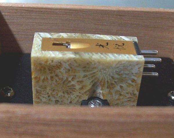 Koetsu Coralstone Platinum Moving Coil Cartridge 2