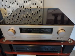 accuphase front main